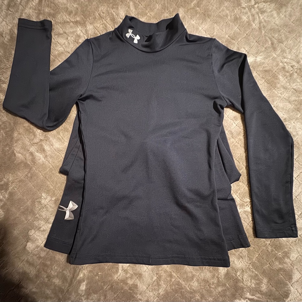 Under Armour Black coldgear top and button fitted thermals boys size S